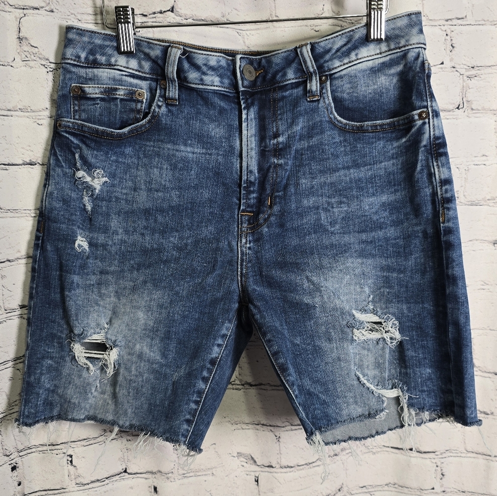 American Eagle Outfitters Women's Distressed Denim Shorts Size 32